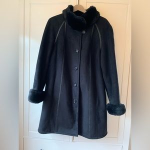 1960s inspired, mid-length, faux shade swing coat. Mint condition